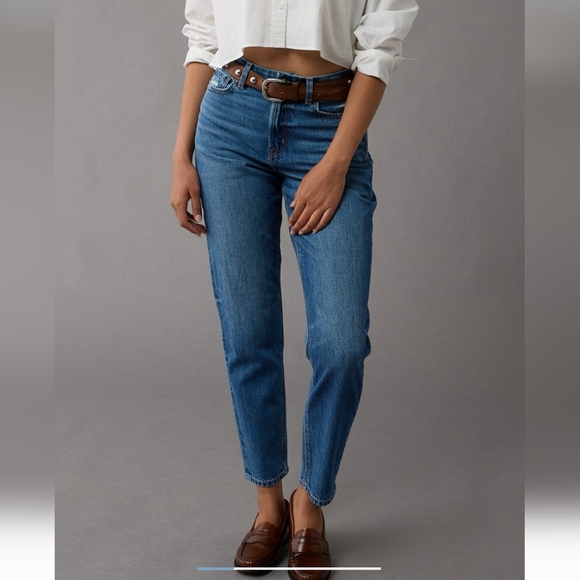 American Eagle Outfitters Denim - American Eagle Mom Jeans Classic Blue Denim 8 Short